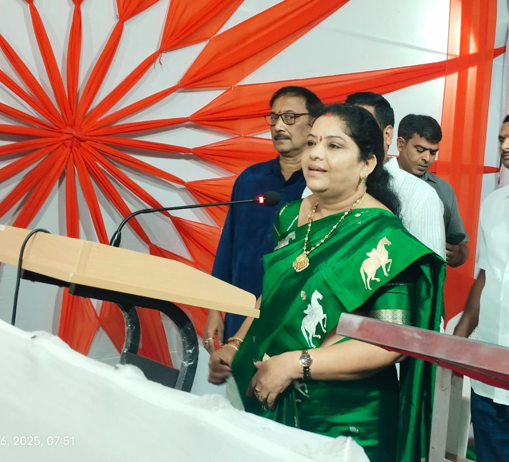 అమ్మ ఆశీస్సులతో రాష్ట్రం అభివృద్ధి పథంలో పయనిస్తోంది