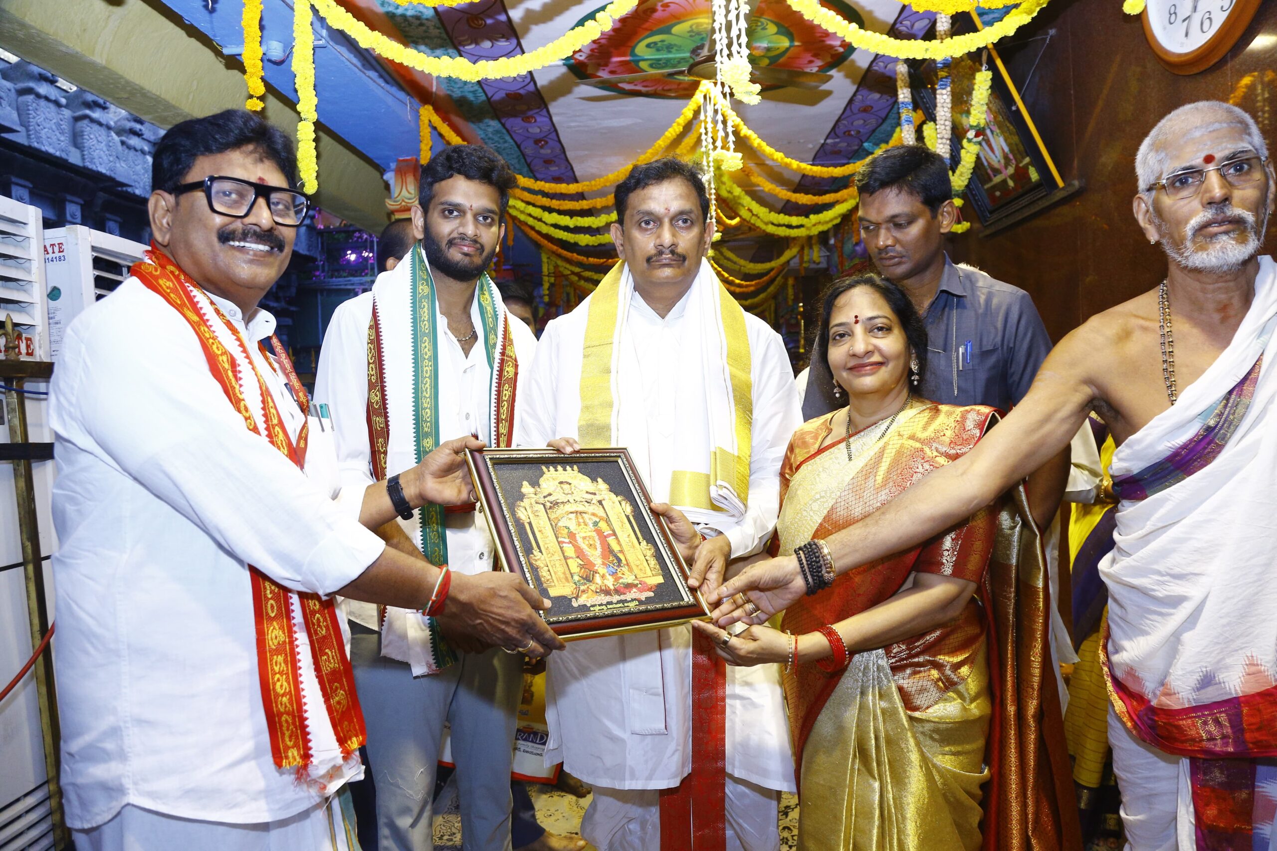 అమ్మవారి ఆశీస్సులు ప్రజల సుఖశాంతులకు, రాష్ట్రాభివృద్ధికి తోడ్పడాలి : ఎంపీ కేశినేని శివనాథ్