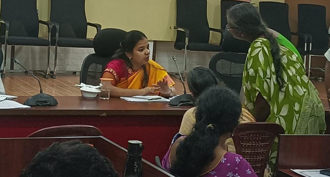 రెవెన్యూ సేవలపై ప్రత్యేకంగా దృష్టిసారించండి