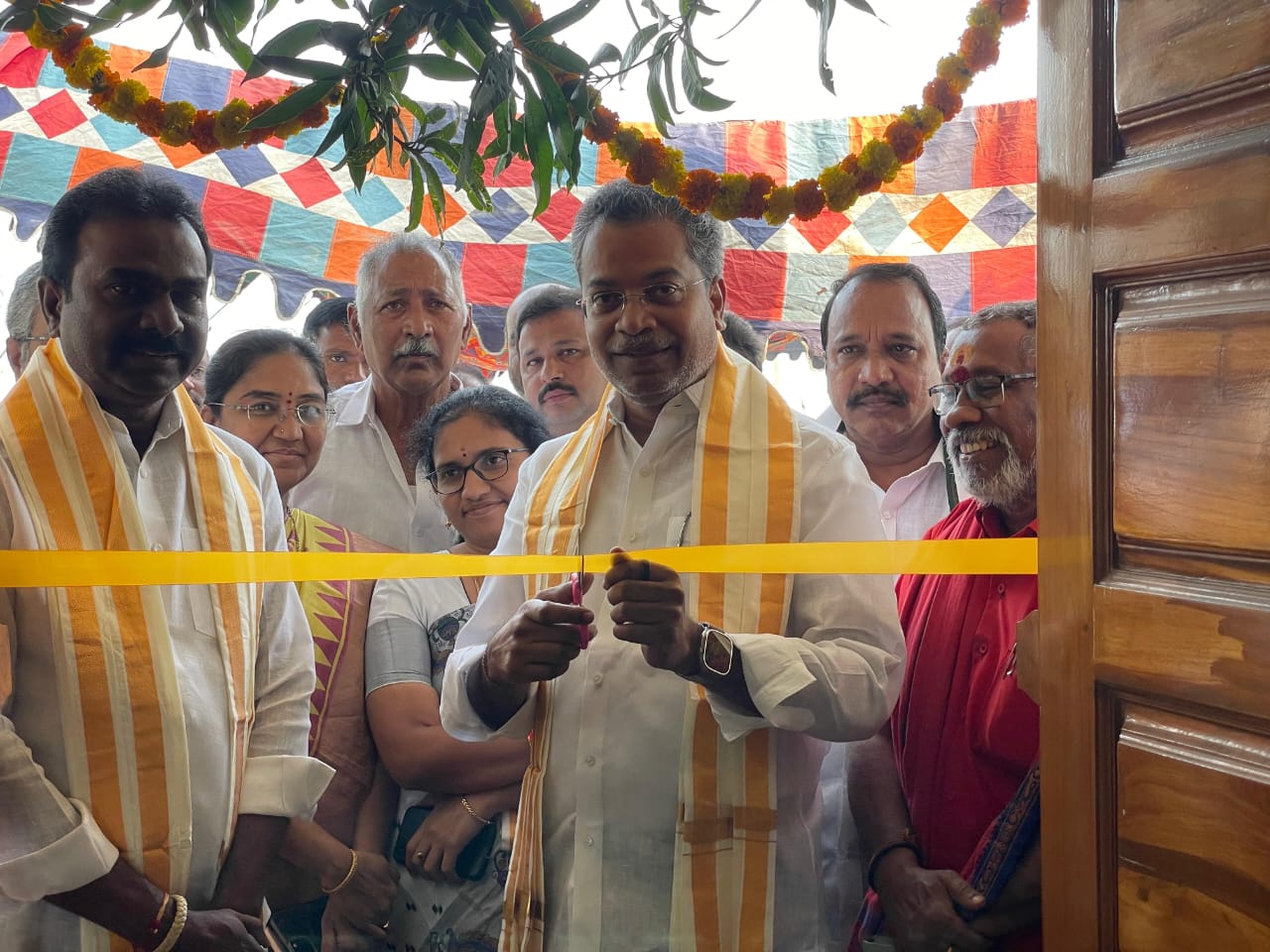 24 గంటల్లోనే ధాన్యం కొనుగోలు సొమ్ము జమ. -మైలవరం ఎమ్మెల్యే వసంత కృష్ణప్రసాద్.