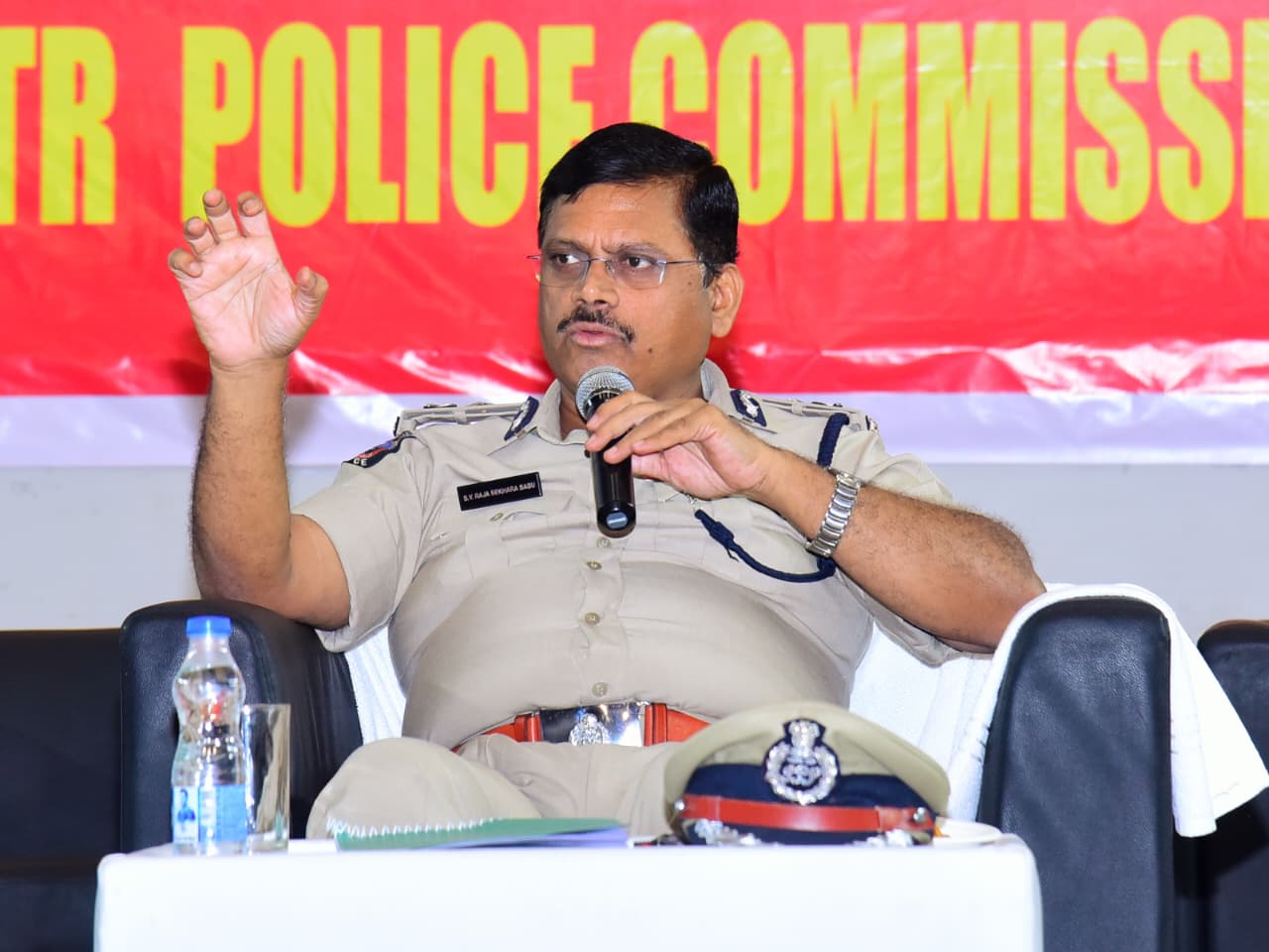 శ్రీ దుర్గా మల్లేశ్వర స్వామి వార్ల దేవస్థానం నందు భవానీ దీక్షల విరమణ సందర్భంగా పటిష్టమైన బందోబస్తు ఏర్పాట్లు