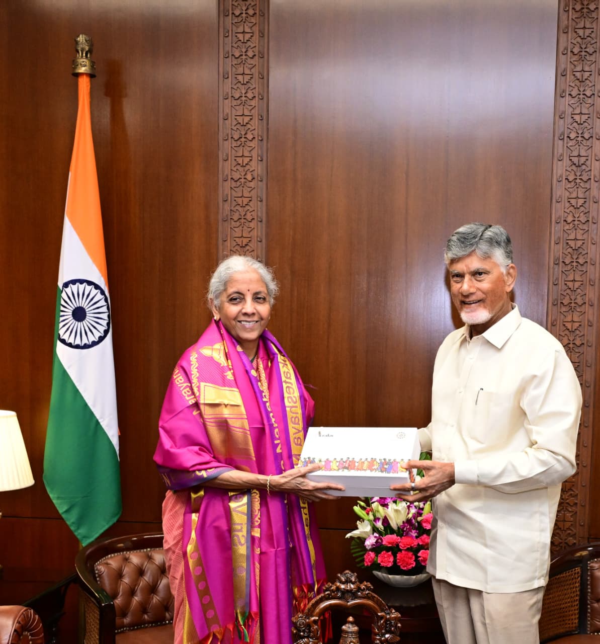 ఢిల్లీ పర్యటనలో కేంద్ర ఆర్ధిక మంత్రి నిర్మలా సీతారామన్ తో ముఖ్యమంత్రి చంద్రబాబు నాయుడు భేటీ అయ్యారు