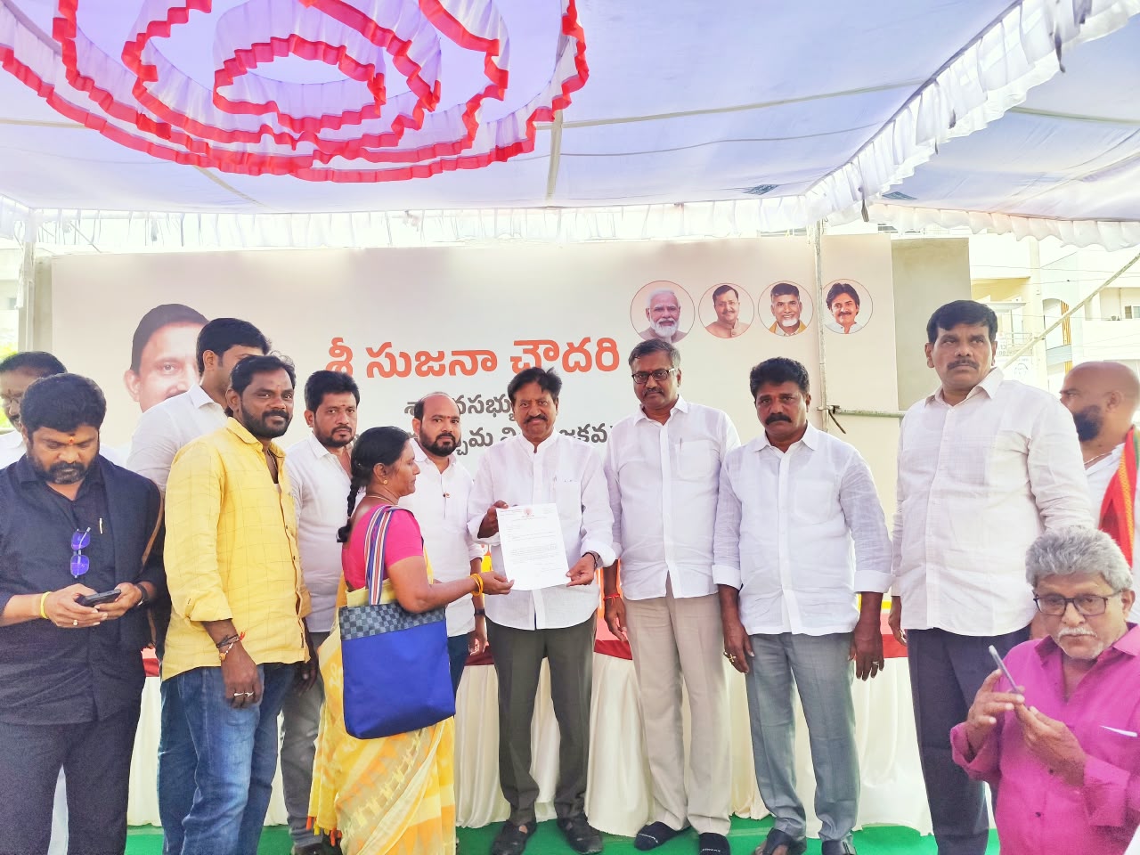 లబ్ధిదారులకు ఎల్ ఓ సీ పత్రాలు అందజేసిన ఎన్టీఆర్ జిల్లా జనసేన పార్టీ అధ్యక్షుడు సామినేని ఉదయ భాను ..