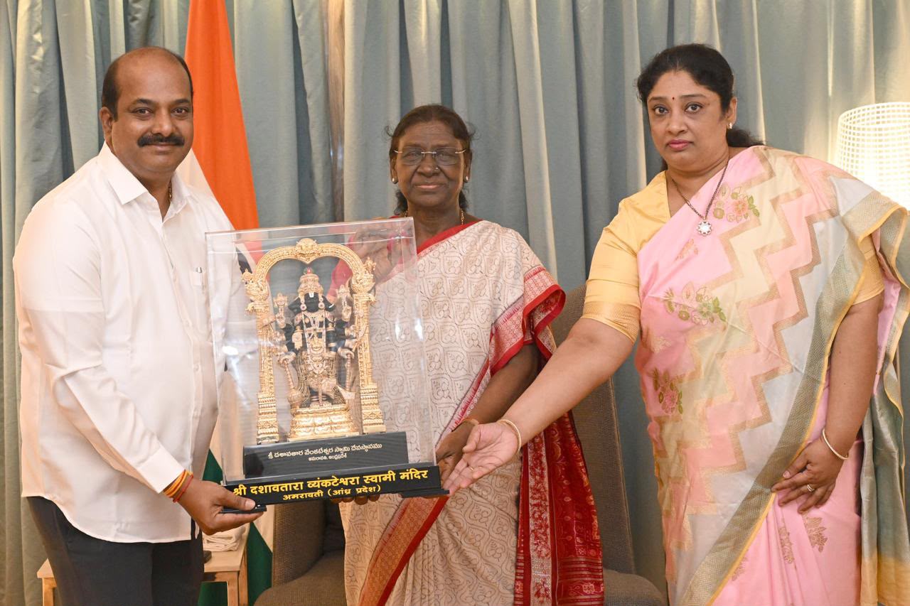 రాష్ట్రపతి ద్రౌపది ముర్ము తో రాజ్యసభ సభ్యుడు లింగమనేని రమేష్ భేటీ