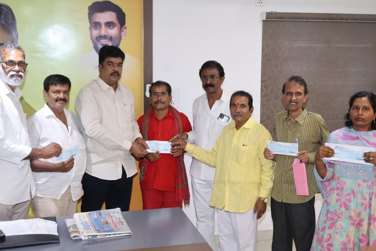 పేదలకు అండగా ముఖ్యమంత్రి సహాయనిధి.. 68 మంది లబ్ధిదారులకు రూ.56.30 లక్షల చెక్కుల పంపిణీ